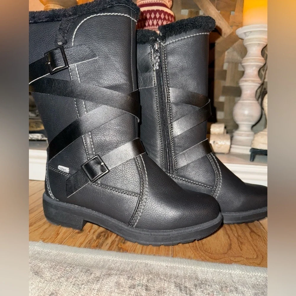 Totes women's Black Deidre Winter Boots  size 6. NWOT